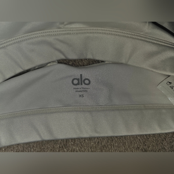 ALO Yoga White Entice Sports Bra XS - Picture 3 of 3
